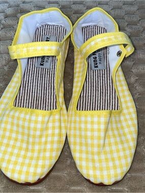 King Fu Mary  Yellow Gingham Happy Shoes size 8